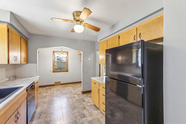 W226N3045 Duplainvlle ROAD, Waukesha, WI 53186