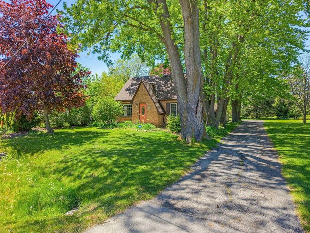 W226N3045 Duplainvlle ROAD, Waukesha, WI 53186