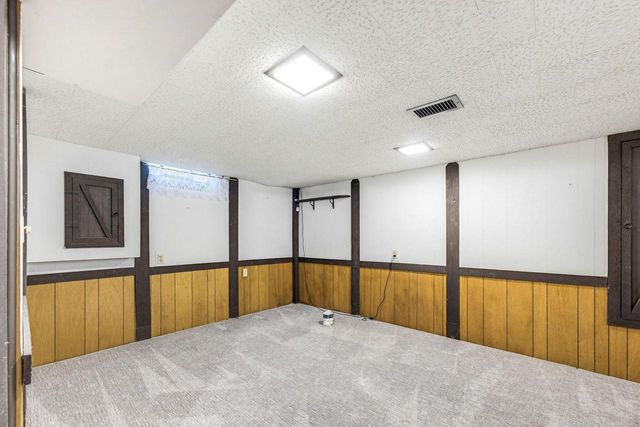 W226N3045 Duplainvlle ROAD, Waukesha, WI 53186