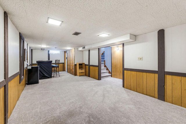 W226N3045 Duplainvlle ROAD, Waukesha, WI 53186
