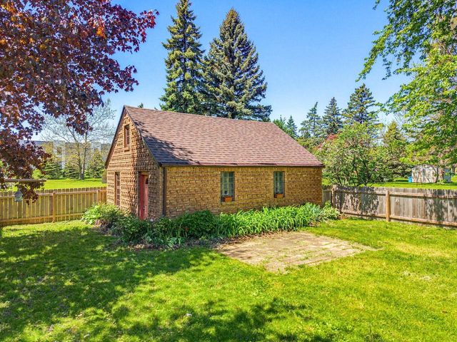 W226N3045 Duplainvlle ROAD, Waukesha, WI 53186