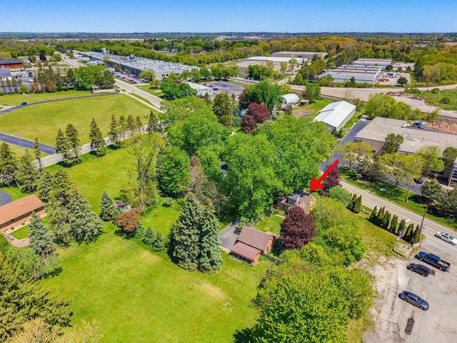 W226N3045 Duplainvlle ROAD, Waukesha, WI 53186