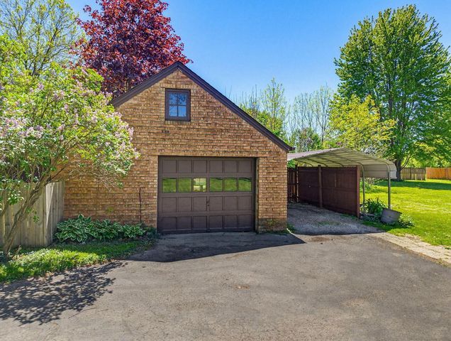 W226N3045 Duplainvlle ROAD, Waukesha, WI 53186