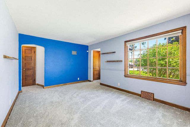 W226N3045 Duplainvlle ROAD, Waukesha, WI 53186