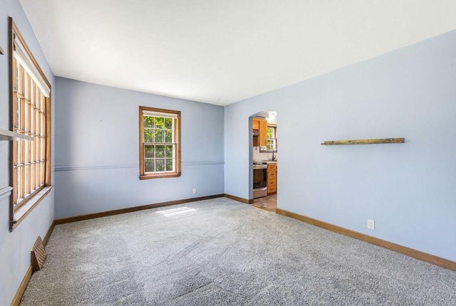 W226N3045 Duplainvlle ROAD, Waukesha, WI 53186