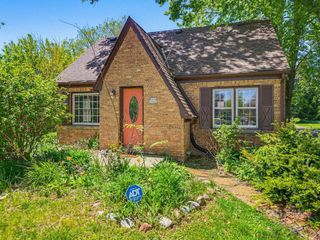 W226N3045 Duplainvlle ROAD, Waukesha, WI 53186