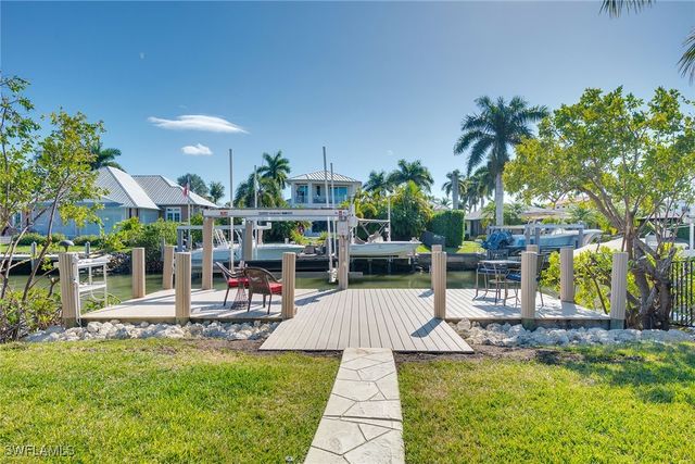 1410 Curlew AVE, Naples, FL 34102