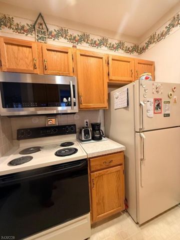 1302 Richmond Rd 302, West Milford Twp., NJ 07480