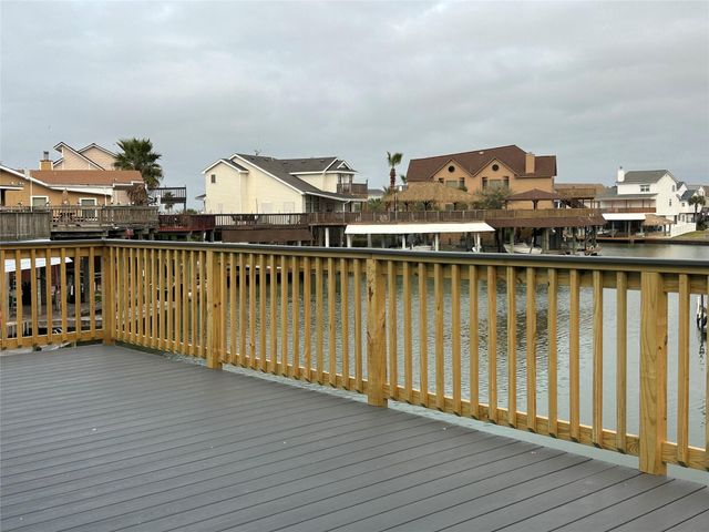 306 Isles End Road, Tiki Island, TX 77554