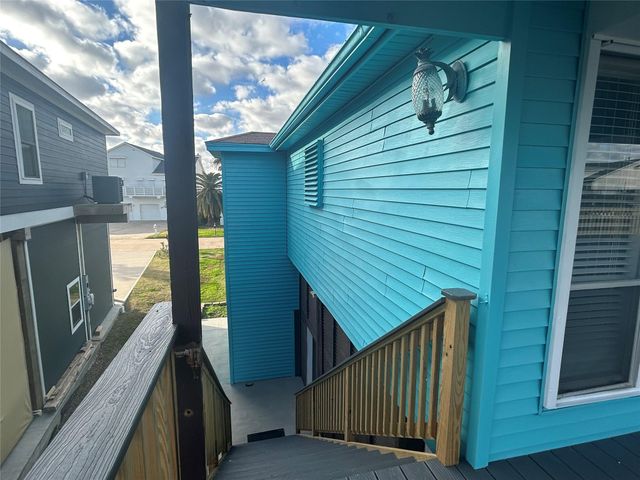 306 Isles End Road, Tiki Island, TX 77554