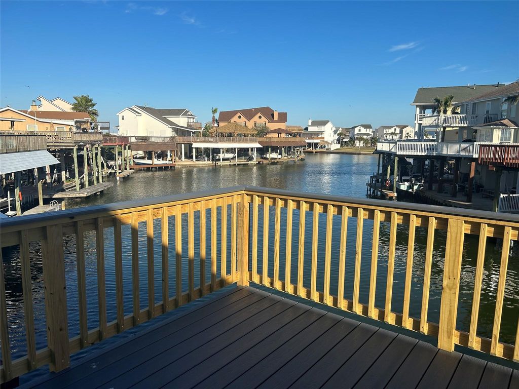 306 Isles End Road, Tiki Island, TX 77554