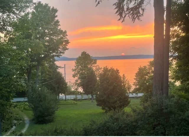 7608 Peninsula Road, Traverse City, MI 49686