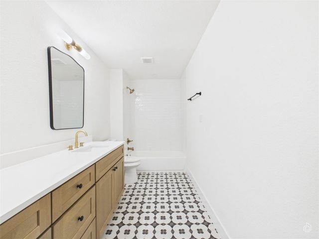 9400 Longvale DR, Austin, TX 78729