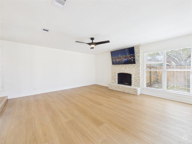 9400 Longvale DR, Austin, TX 78729