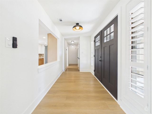 9400 Longvale DR, Austin, TX 78729