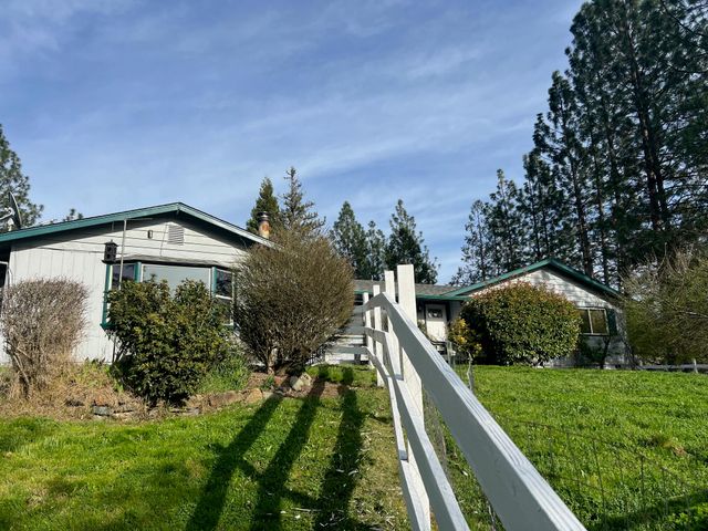 1284 Jaynes Drive, Grants Pass, OR 97527