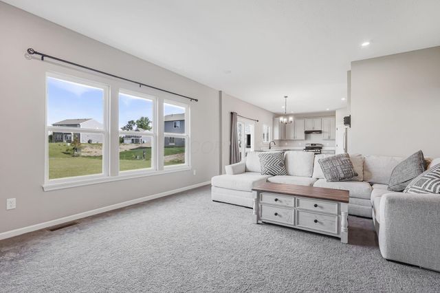 224 Leatherleaf Way, Pataskala, OH 43062