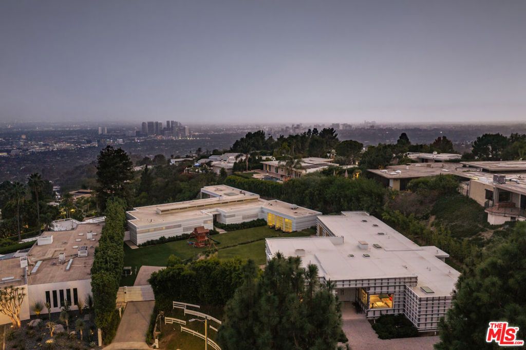 555 Vick Place, Beverly Hills, CA 90210 — exterior