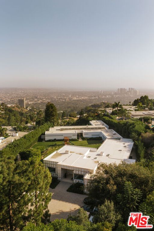 555 Vick Place, Beverly Hills, CA 90210 — photo 2