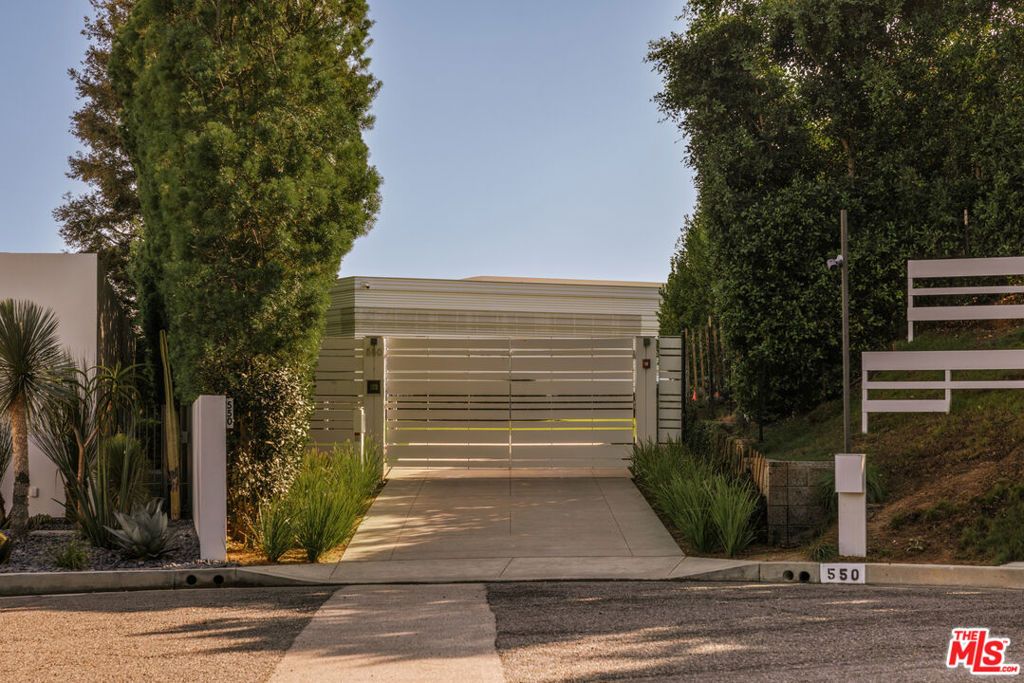 555 Vick Place, Beverly Hills, CA 90210 — photo 3