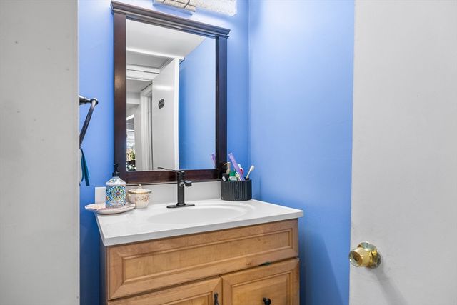 79 Valley Rd, Tewksbury, MA 01876