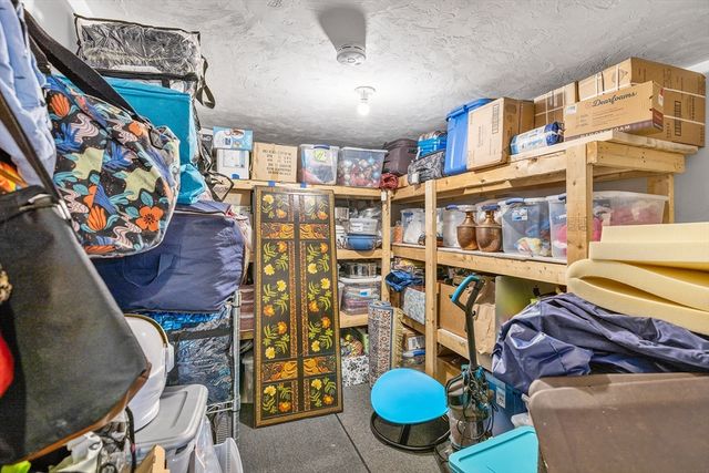 79 Valley Rd, Tewksbury, MA 01876