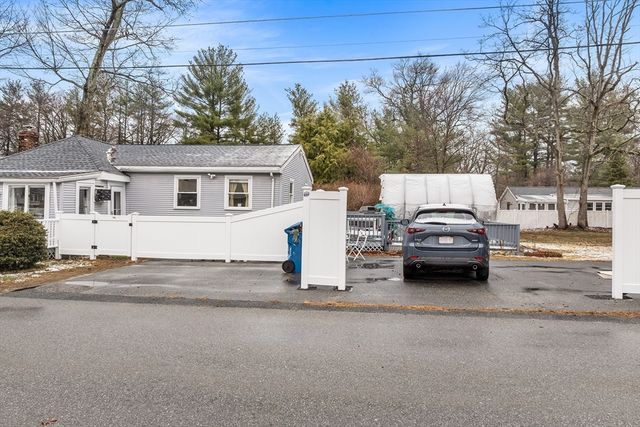 79 Valley Rd, Tewksbury, MA 01876