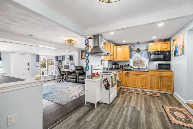 79 Valley Rd, Tewksbury, MA 01876