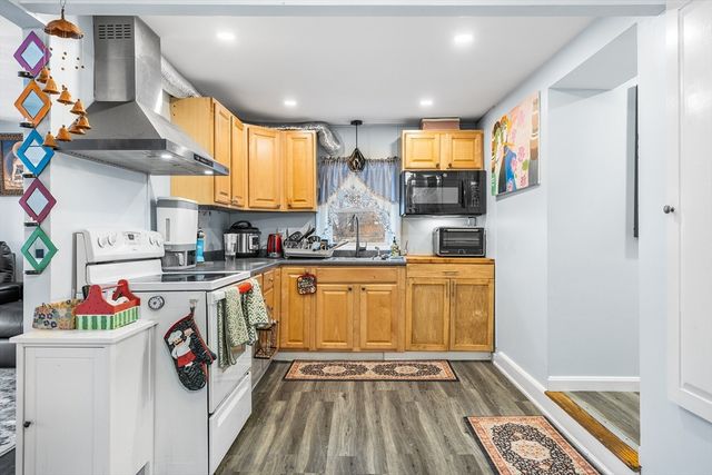 79 Valley Rd, Tewksbury, MA 01876