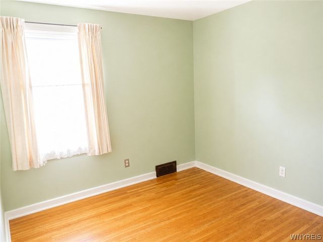 16 Marvin Ct, Hamburg, NY 14075
