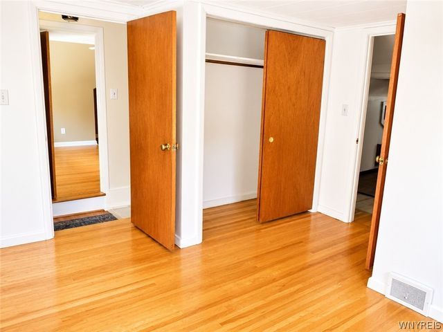 16 Marvin Ct, Hamburg, NY 14075