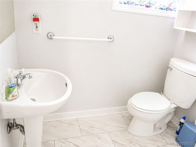 16 Marvin Ct, Hamburg, NY 14075