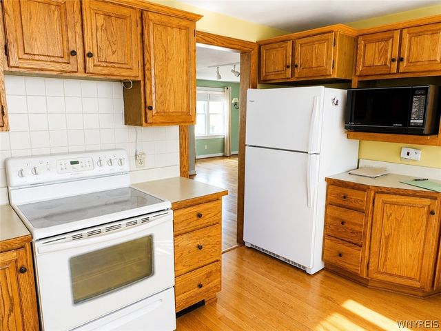 16 Marvin Ct, Hamburg, NY 14075