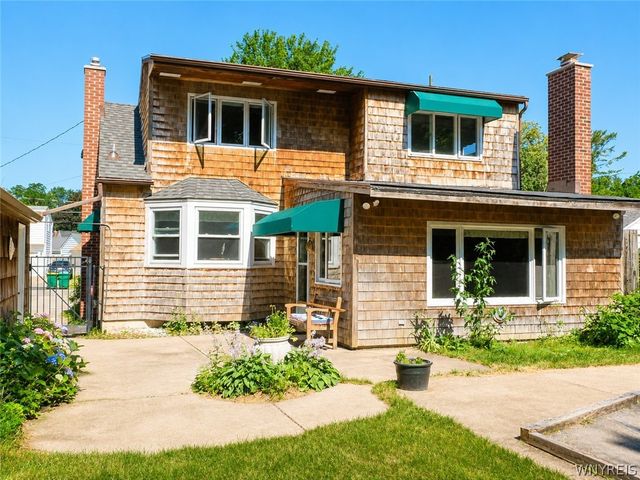 16 Marvin Ct, Hamburg, NY 14075