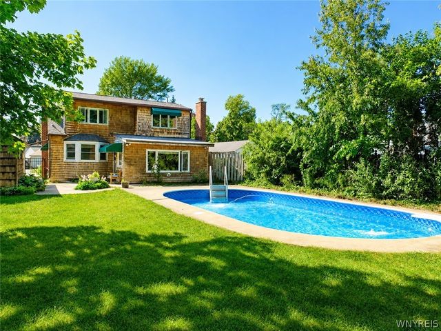 16 Marvin Ct, Hamburg, NY 14075