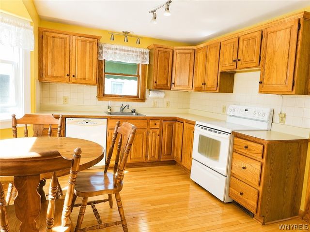16 Marvin Ct, Hamburg, NY 14075