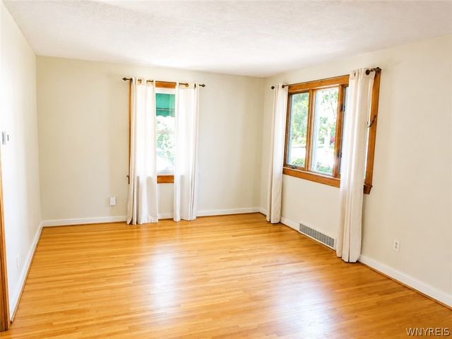 16 Marvin Ct, Hamburg, NY 14075