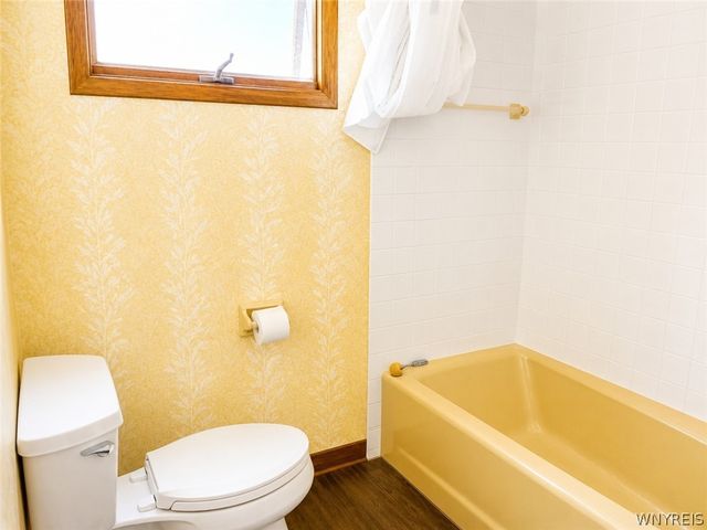 16 Marvin Ct, Hamburg, NY 14075