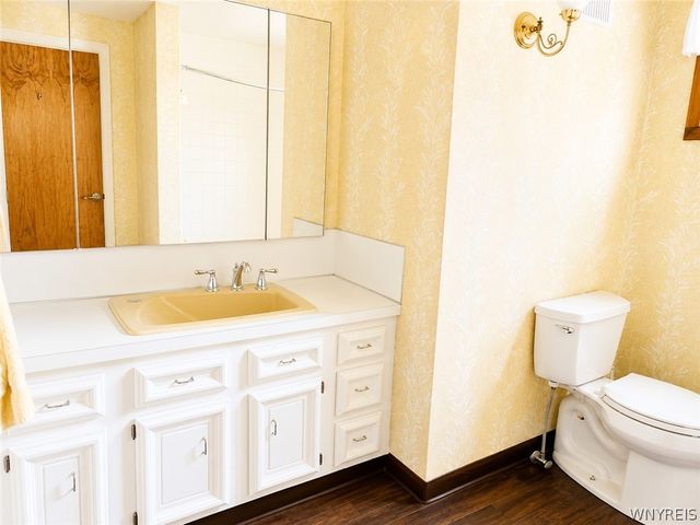 16 Marvin Ct, Hamburg, NY 14075