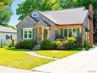 16 Marvin Ct, Hamburg, NY 14075