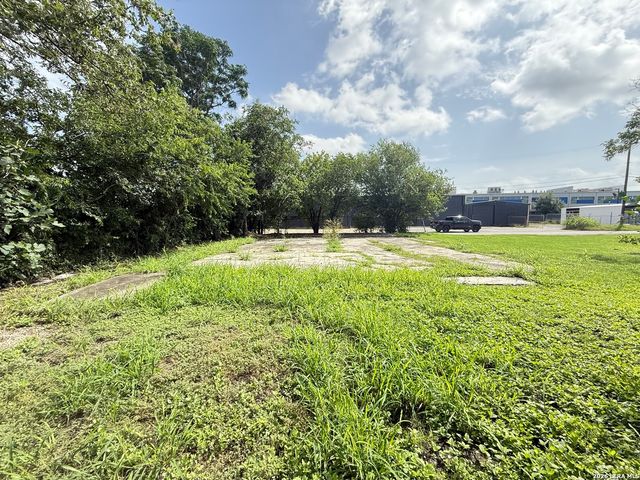 246 W Lachapelle, San Antonio, TX 78204