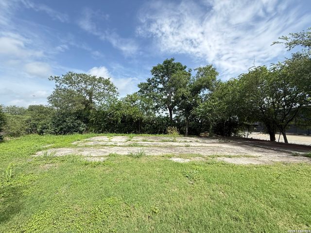 246 W Lachapelle, San Antonio, TX 78204