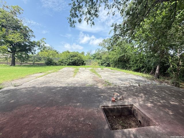 246 W Lachapelle, San Antonio, TX 78204