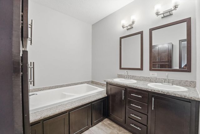 31240 Naples Court NE, Cambridge, MN 55008
