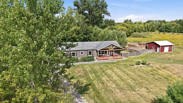 31240 Naples Court NE, Cambridge, MN 55008
