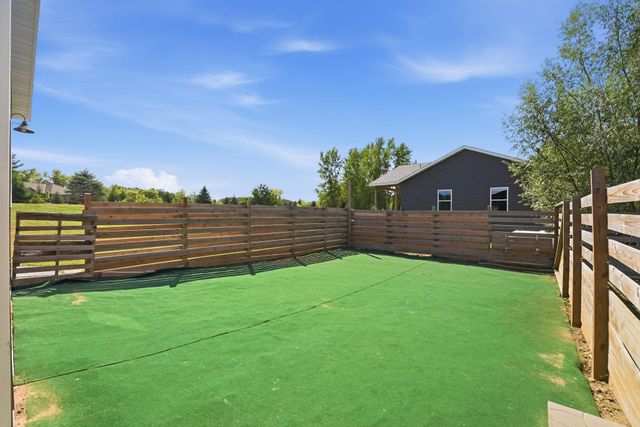 31240 Naples Court NE, Cambridge, MN 55008