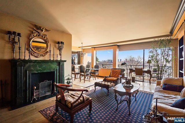 4 Horizon Road G-10, Fort Lee, NJ 07024