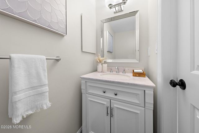 42 Bonnie Drive, Middletown, NJ 07748