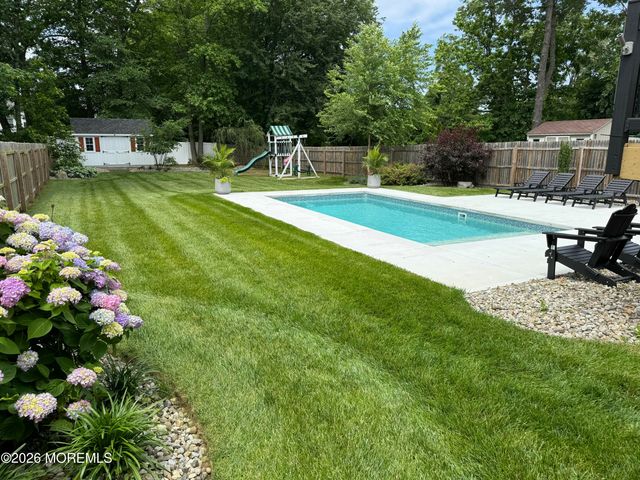 42 Bonnie Drive, Middletown, NJ 07748