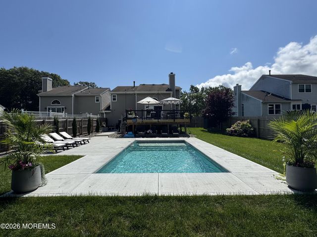 42 Bonnie Drive, Middletown, NJ 07748